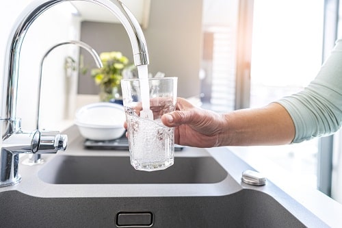 Drinking Water Med Istock 1352302431 Fcafotodigital